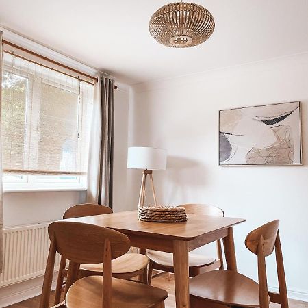 Hollybush Apartment, By Solace Stays Newport  Esterno foto