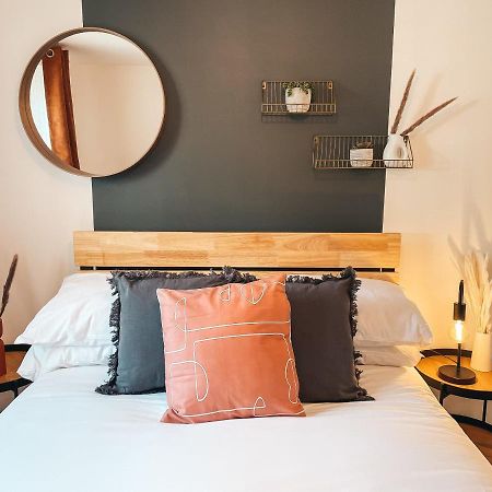 Hollybush Apartment, By Solace Stays Newport  Esterno foto