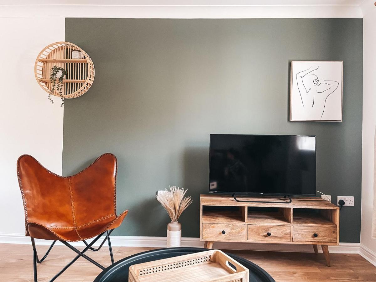Hollybush Apartment, By Solace Stays Newport  Esterno foto
