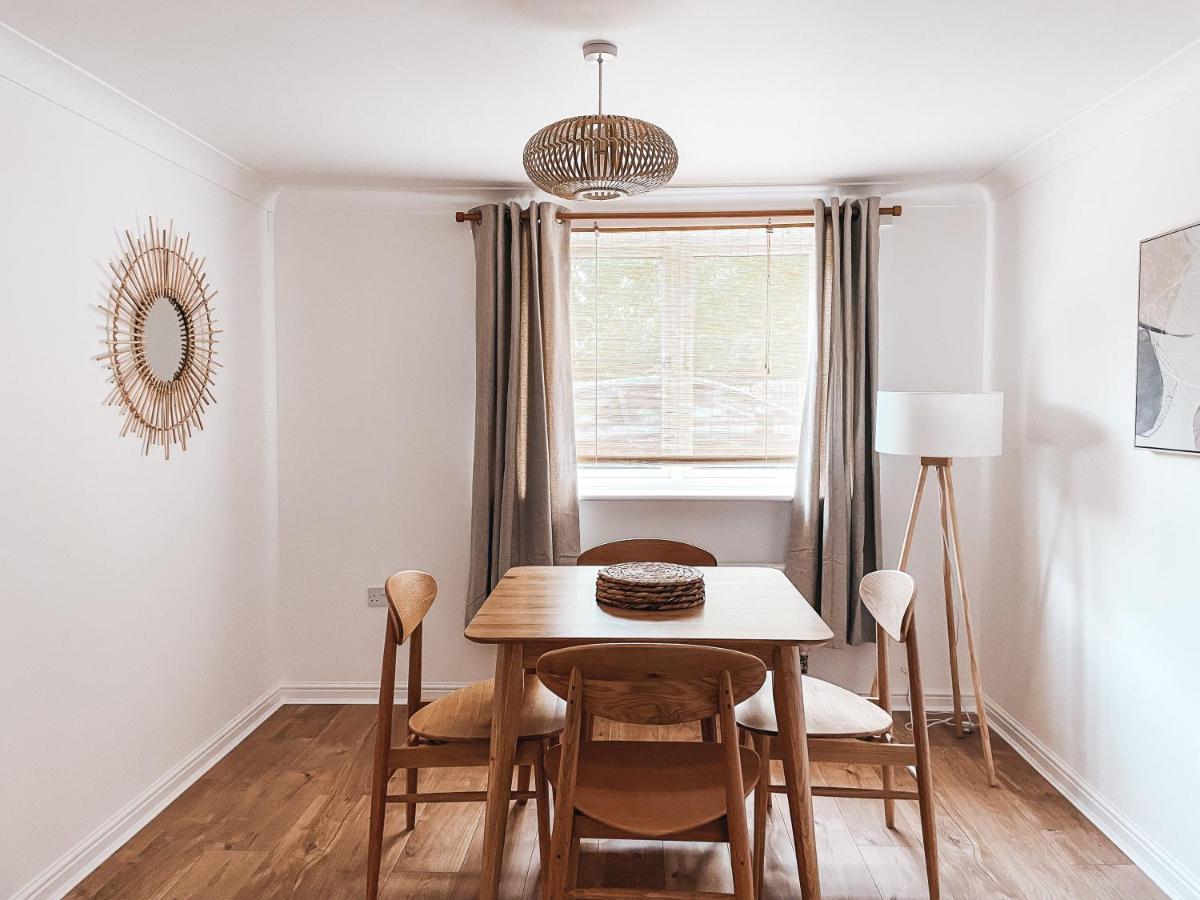 Hollybush Apartment, By Solace Stays Newport  Esterno foto
