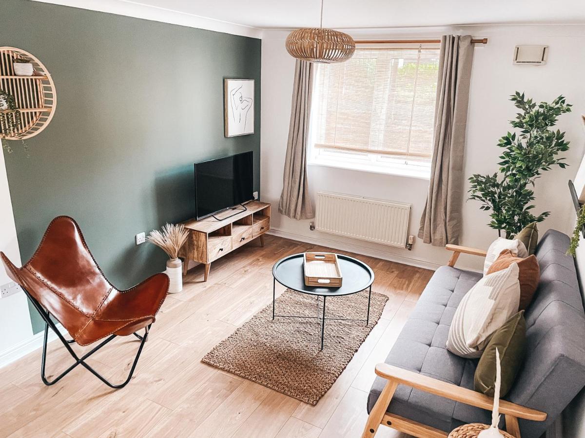 Hollybush Apartment, By Solace Stays Newport  Esterno foto