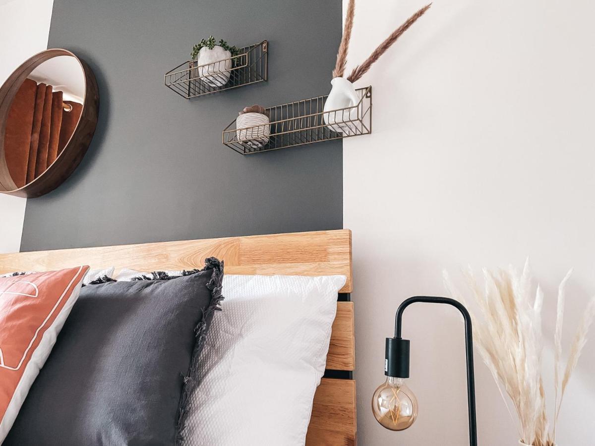 Hollybush Apartment, By Solace Stays Newport  Esterno foto