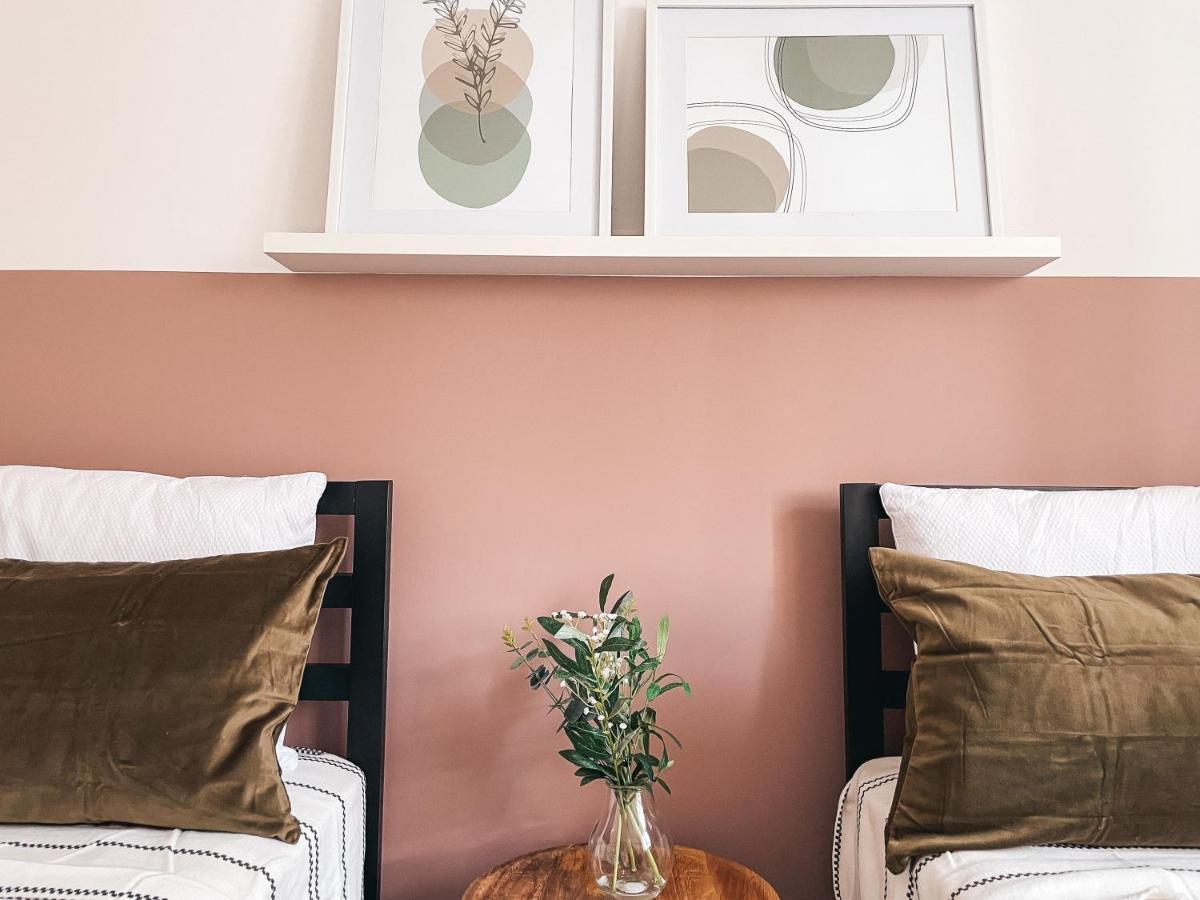 Hollybush Apartment, By Solace Stays Newport  Esterno foto