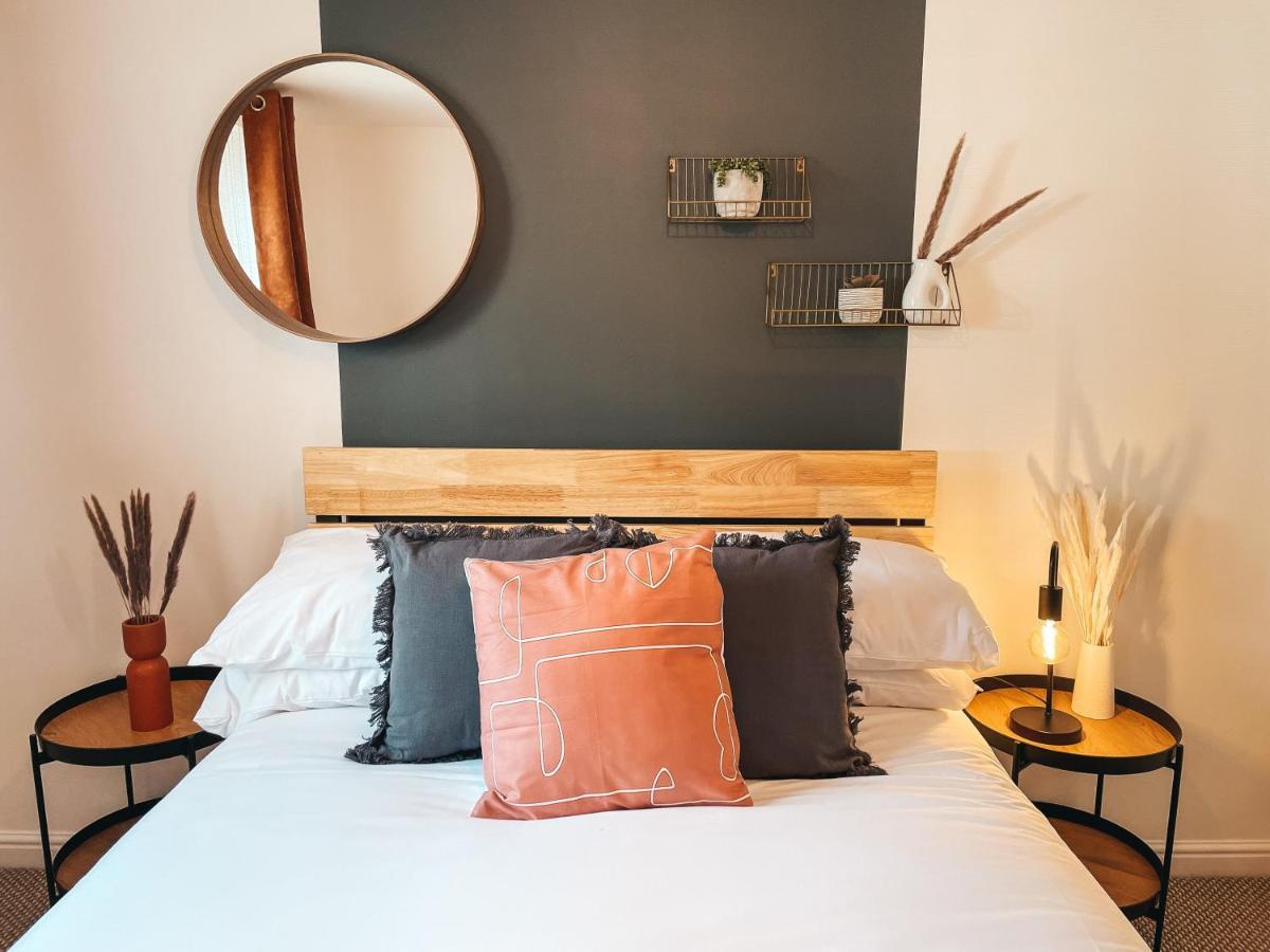 Hollybush Apartment, By Solace Stays Newport  Esterno foto