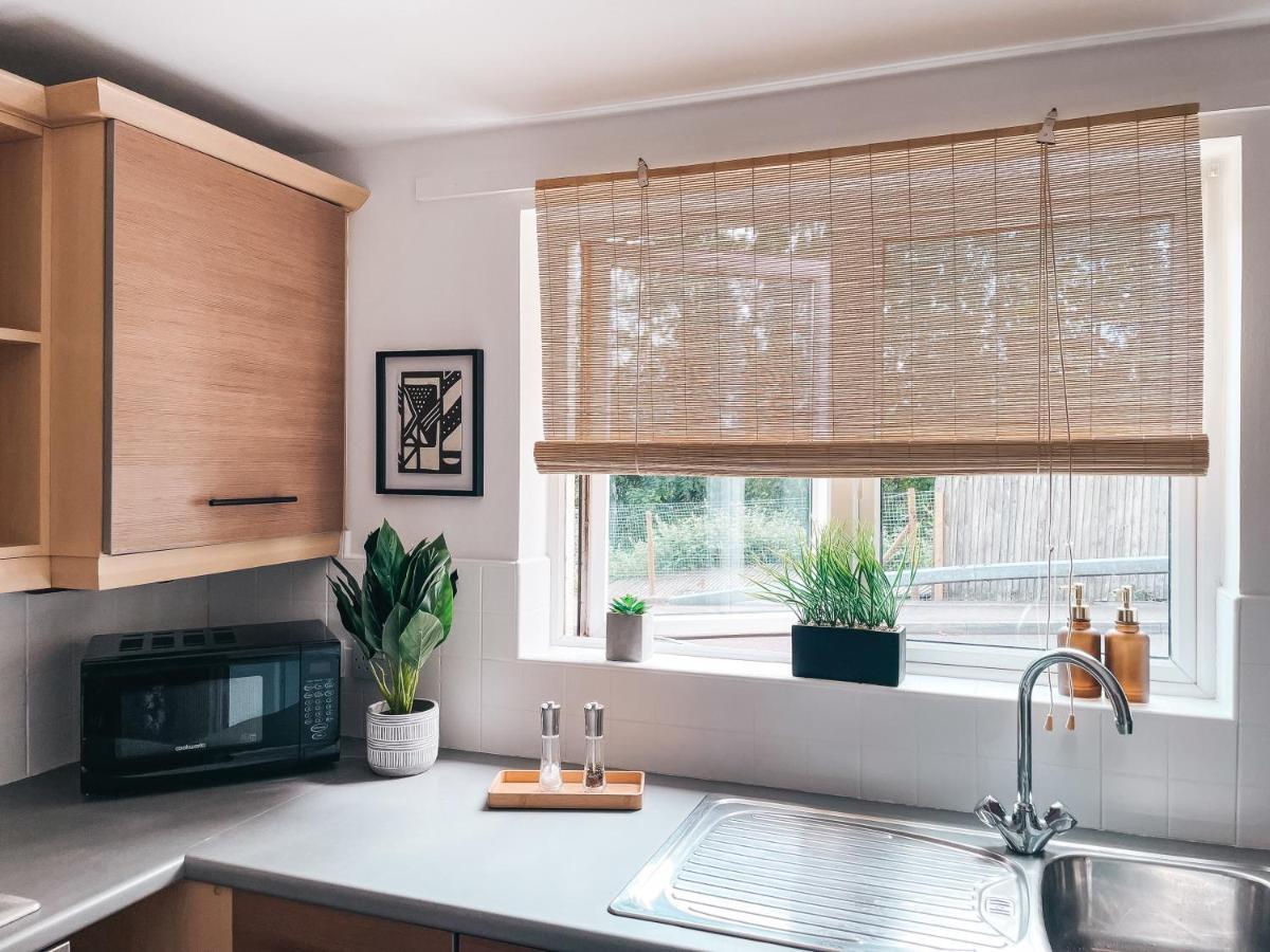 Hollybush Apartment, By Solace Stays Newport  Esterno foto